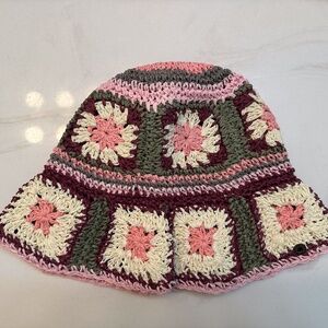 'Summer of Love' berry straw bucket hat